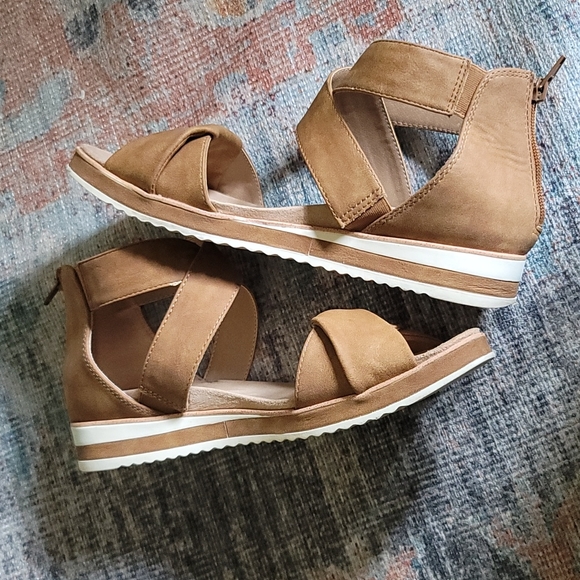 Lifestride Velocity 20 Sandle 9.5 wide - Picture 2 of 6